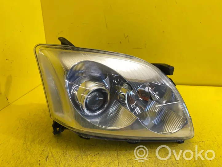 Toyota Avensis T250 Lampa przednia 81130-05190