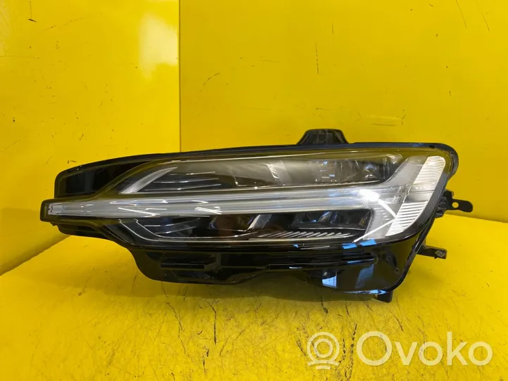 Volvo XC60 Lampa przednia brak
