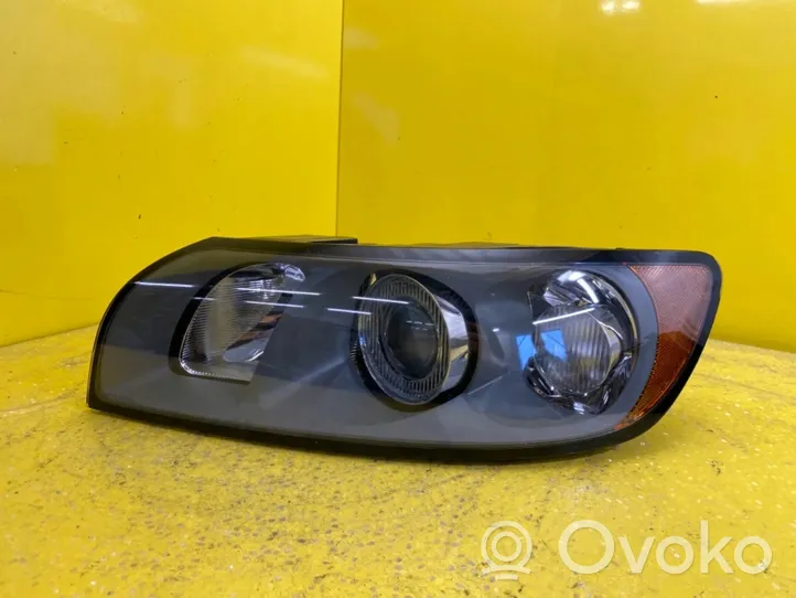 Volvo V40 Lampa przednia 2731