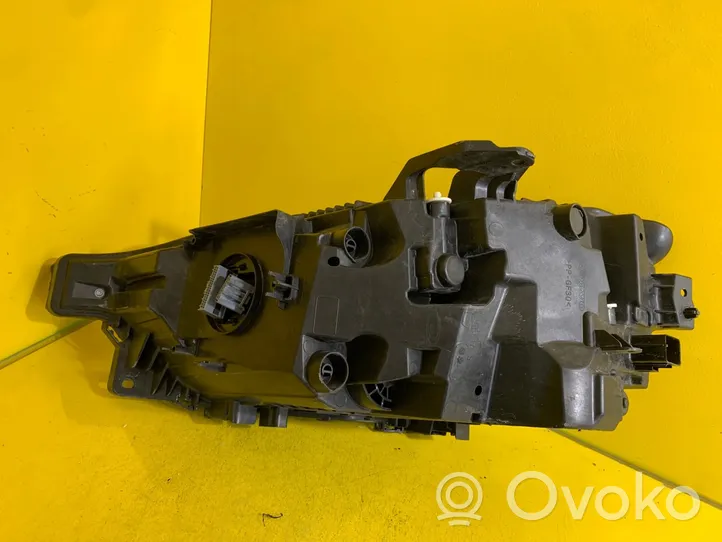 Volvo XC60 Lampa przednia 32342507