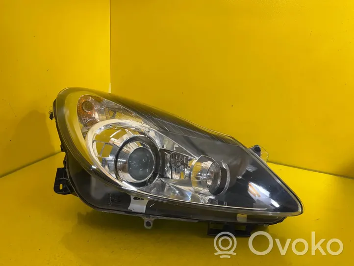 Opel Corsa D Lampa przednia 13186386