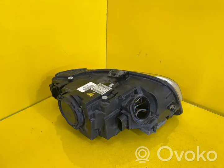 Audi A4 S4 B7 8E 8H Lampa przednia 8E0941003BM