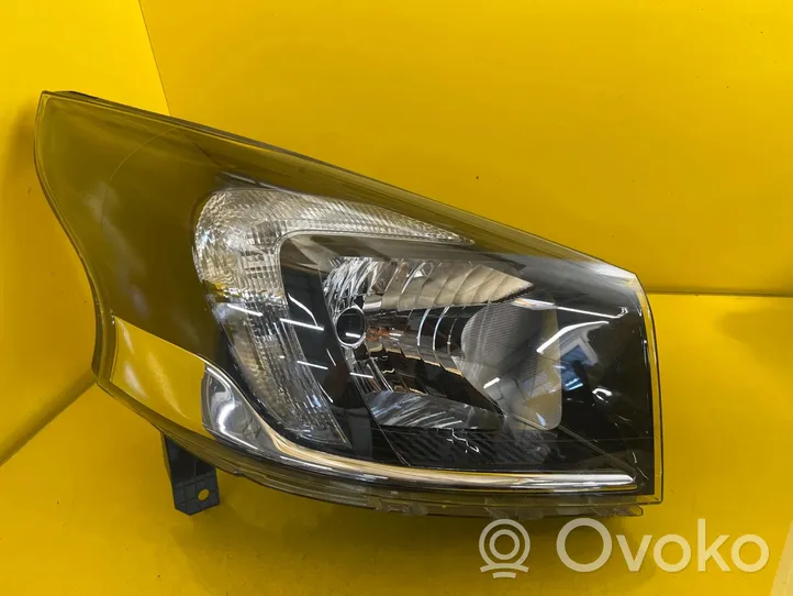 Opel Vivaro Faro/fanale 260104643R