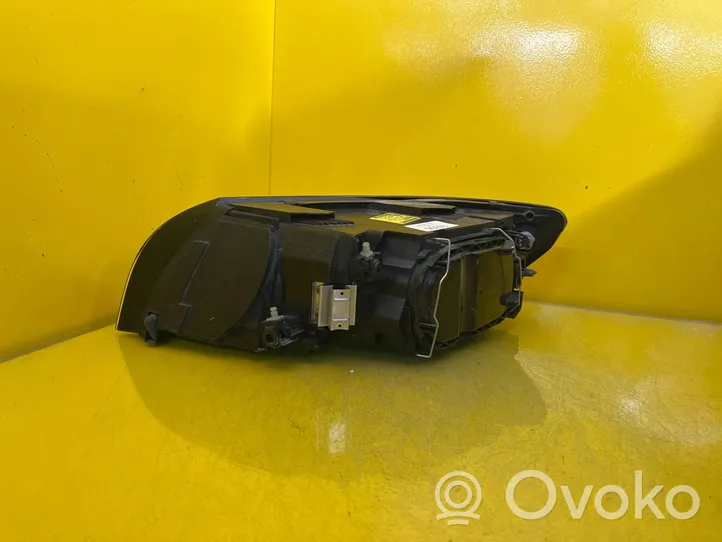 Volvo V50 Lampa przednia 30698886