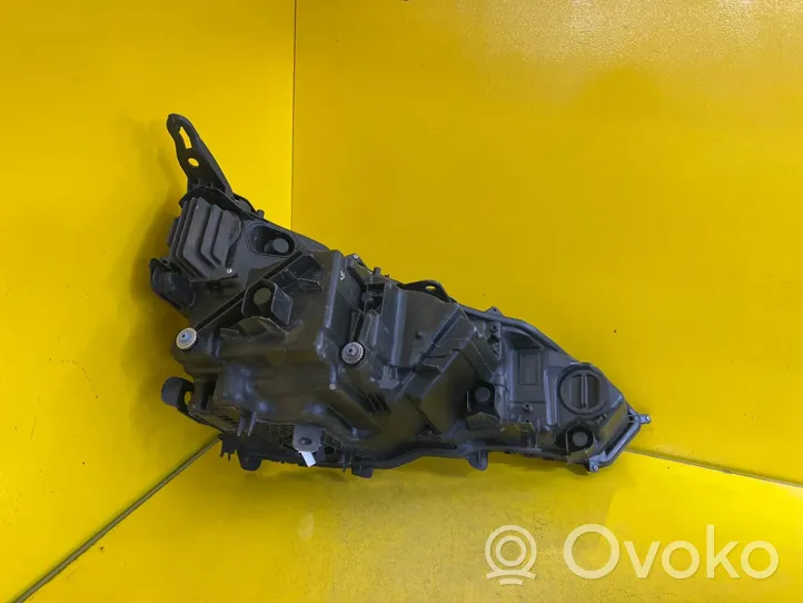 Lexus UX Lampa przednia 662588537