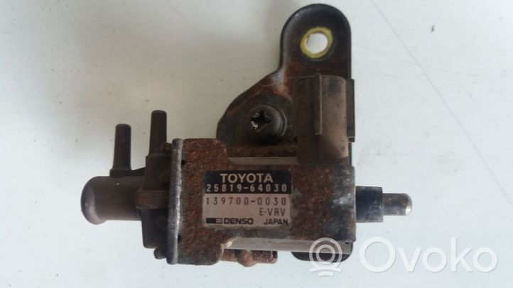 Toyota Carina T210 Soupape 2581964030