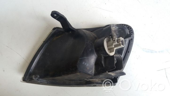 Toyota Carina T210 Indicatore di direzione anteriore 011692