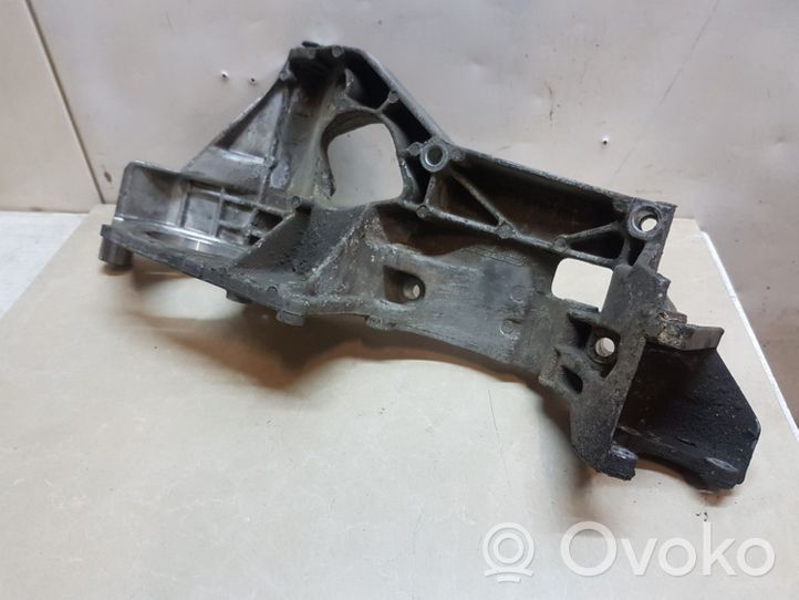 Volkswagen Caddy Supporto della pompa del carburante 038903143