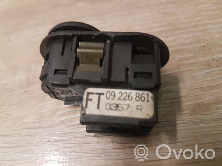 Opel Zafira B Przycisk regulacji lusterek bocznych 09226861
