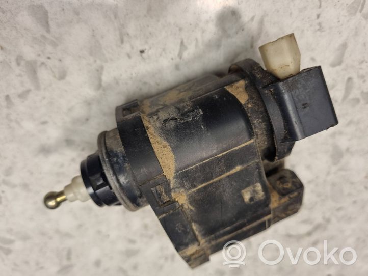 Volvo 850 Moteur de réglage du niveau des phares 00706201