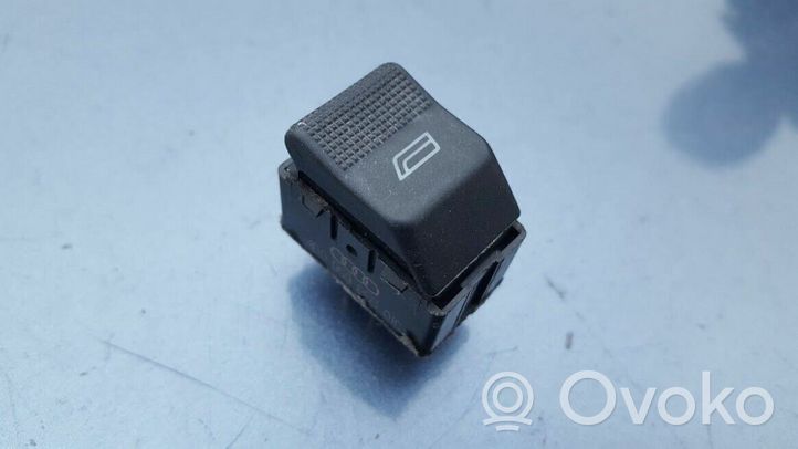 Audi A4 S4 B5 8D Przyciski szyb 4D09598550IC