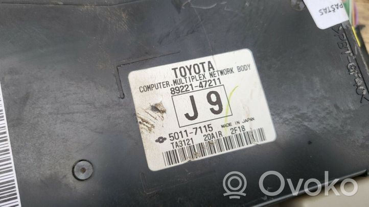 Toyota Prius+ (ZVW40) Module de fusibles 8273047420A