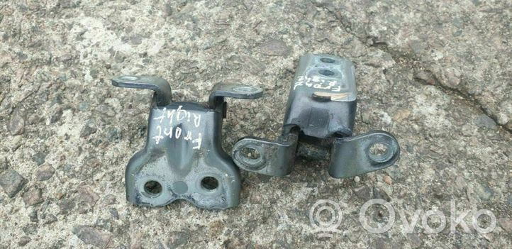 Toyota Avensis T250 Set di cerniere portiera anteriore 