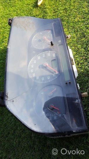 Volvo S70  V70  V70 XC Speedometer (instrument cluster) 9168386