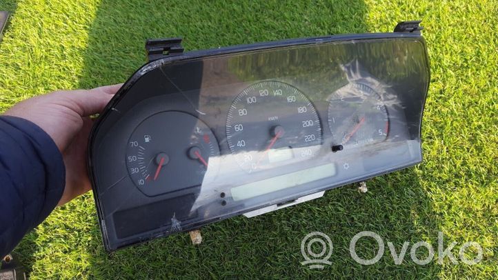 Volvo S70  V70  V70 XC Speedometer (instrument cluster) 9168386