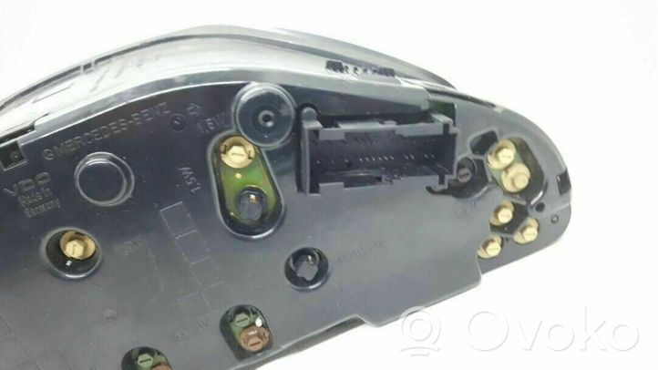 Mercedes-Benz E W210 Tachimetro (quadro strumenti) 2105403648