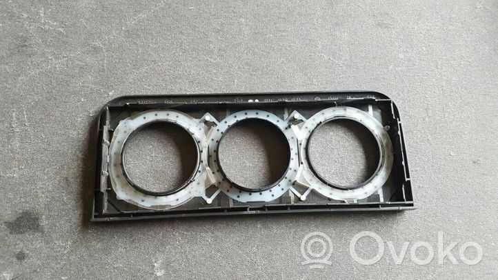 Volkswagen Golf III Mascherina climatizzatore/regolatore riscaldamento 1H6819075