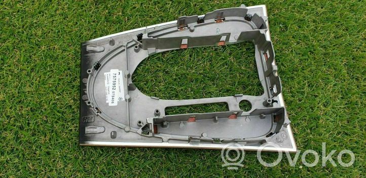 Mercedes-Benz E W211 Rivestimento in plastica cornice della leva del cambio A2116802336