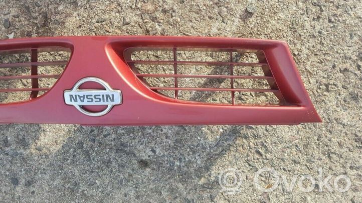 Nissan Almera Maskownica / Grill / Atrapa górna chłodnicy 623100N000