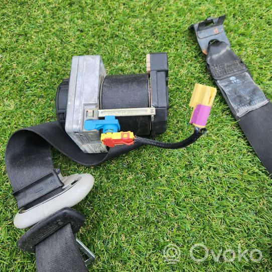 Volkswagen Golf IV Front seatbelt 00064684