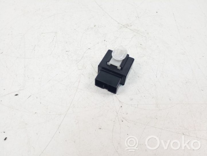 Toyota Avensis T270 Other relay 895A147010