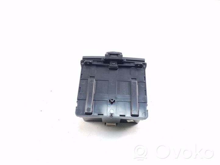 Chevrolet Captiva Cup holder back 