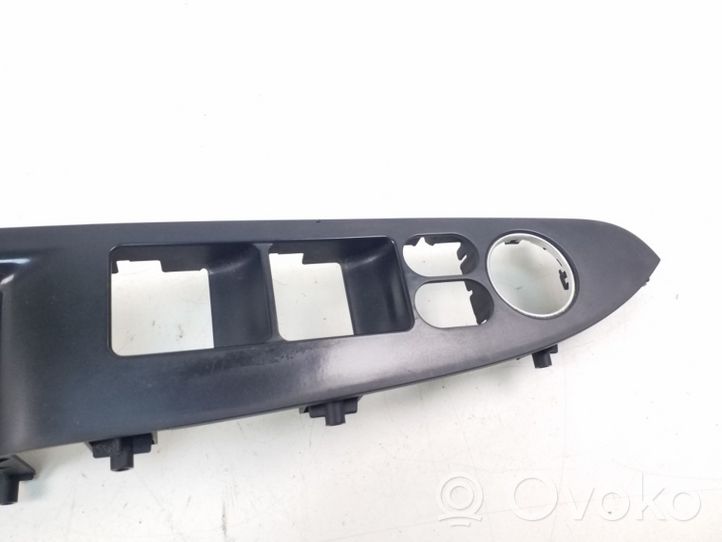 Hyundai i30 Rivestimento pulsantiera finestrino della portiera anteriore 935722R910