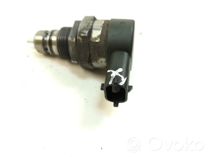 Nissan Primastar Regulator ciśnienia paliwa 8200610770