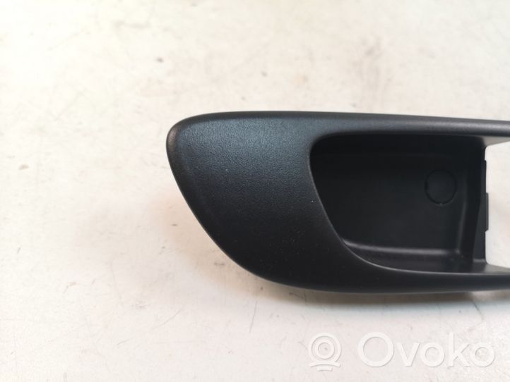 Mazda 5 Rivestimento della maniglia interna per portiera anteriore 