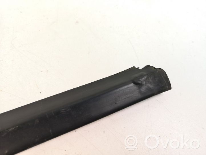 Mercedes-Benz Vito Viano W639 Rivestimento modanatura del vetro della portiera anteriore A6397200024