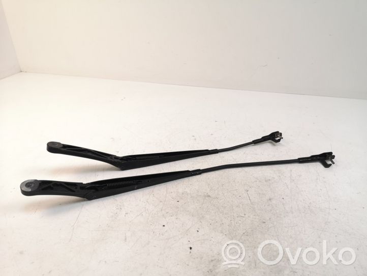 Skoda Octavia Mk2 (1Z) Front wiper blade arm 1Z2955409A