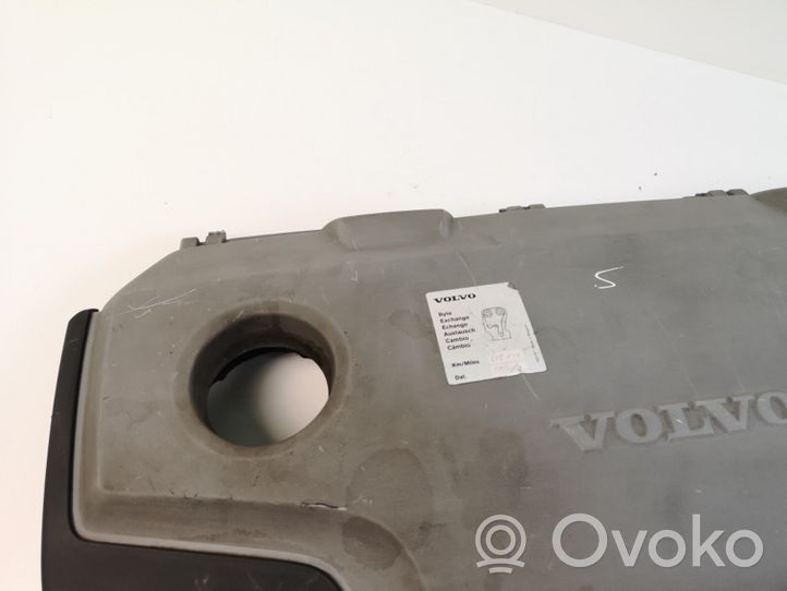 Volvo V70 Variklio dangtis (apdaila) 5927377