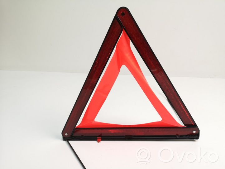 Mercedes-Benz A W169 Triangle d'avertissement A1718900197