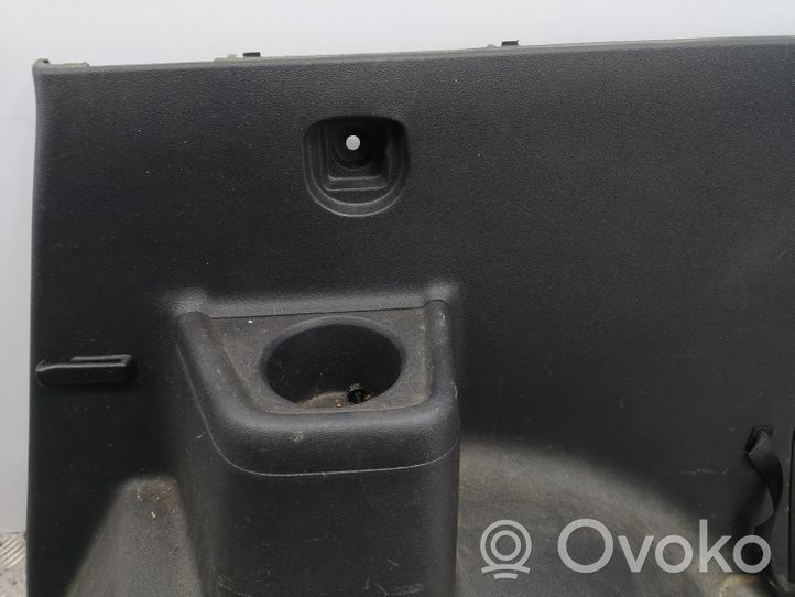 Toyota Corolla Verso AR10 Boczek / Tapicerka / bagażnika 647310F010