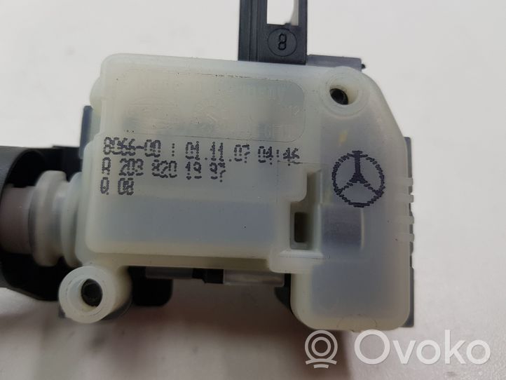 Mercedes-Benz B W245 Moteur de verrouillage trappe à essence A2038201997