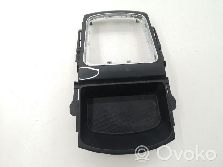 Hyundai i30 Rivestimento in plastica cornice della leva del cambio 84650A69004X