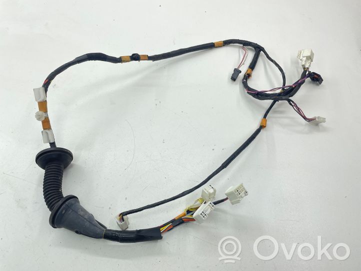 Toyota RAV 4 (XA30) Cablaggio porta anteriore 8215242800