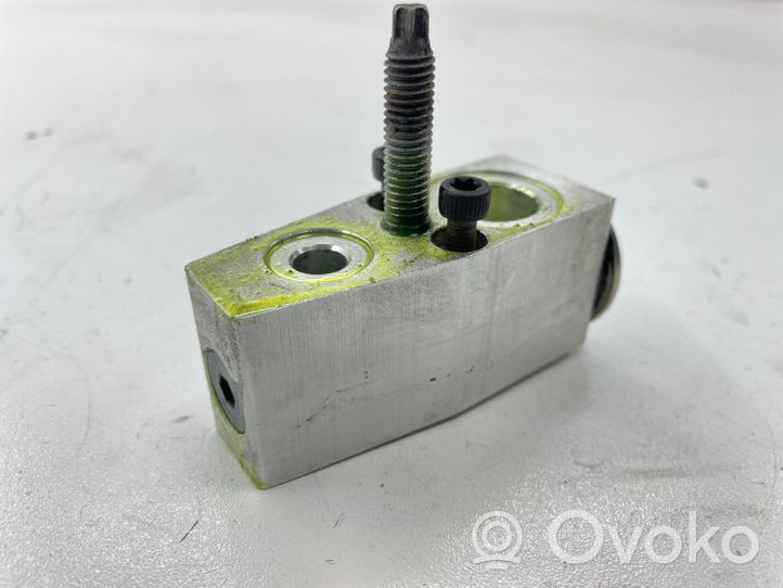 Chrysler Voyager Air conditioning (A/C) expansion valve 061614B1626