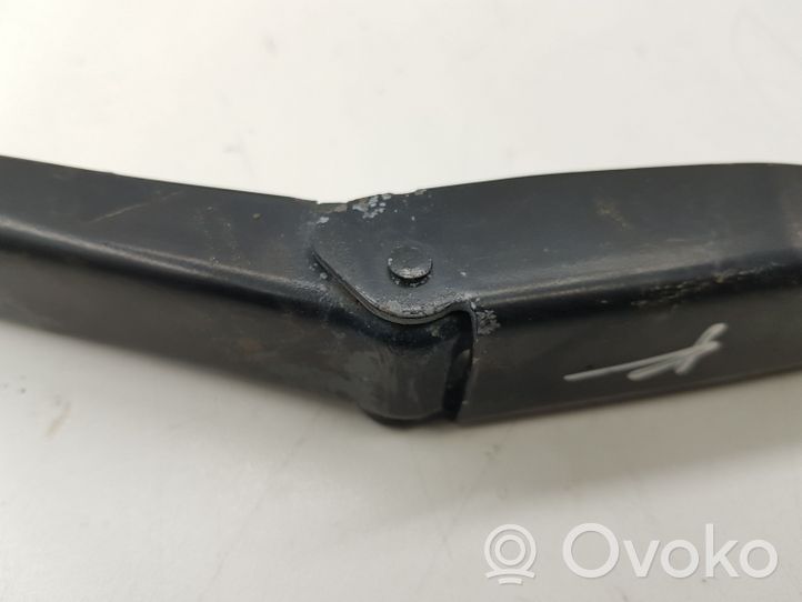 Ford Focus Ramię wycieraczki szyby przedniej / czołowej 4M5117526AB