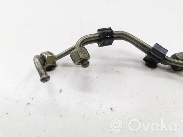 Volkswagen PASSAT B5 Fuel injector supply line/pipe 