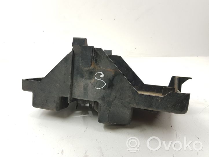 Mazda CX-7 Boîte de batterie K6805