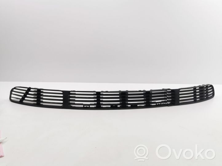 Volkswagen PASSAT B5 Grille inférieure de pare-chocs avant 3B0853677B