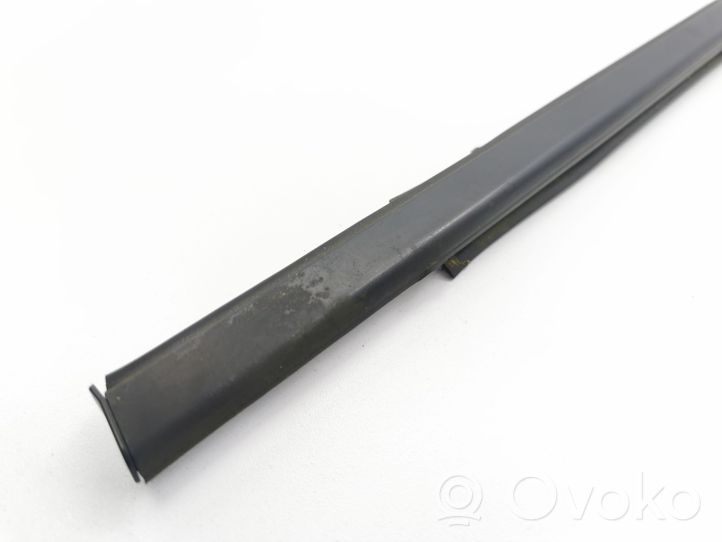 Nissan Qashqai Front door glass trim molding 