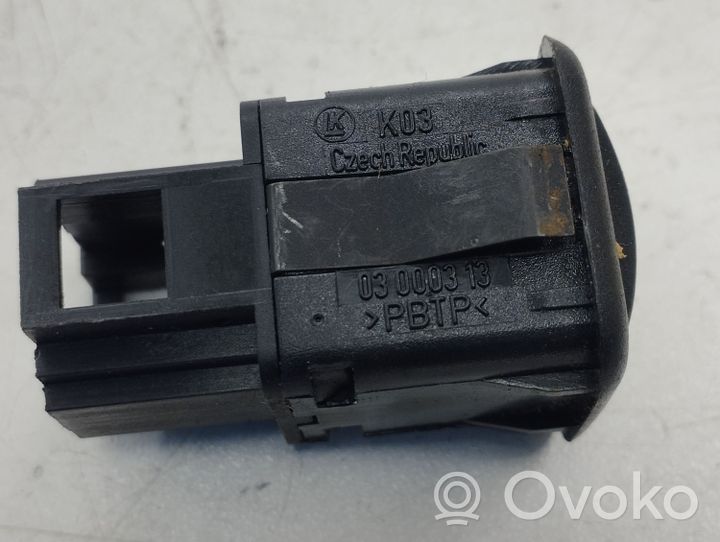 Seat Toledo II (1M) Schalter Tankdeckel Tankklappe Tankentriegelung 03000313