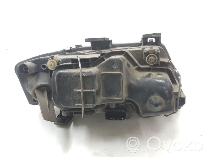 Audi A6 S6 C5 4B Lampa przednia 15592300