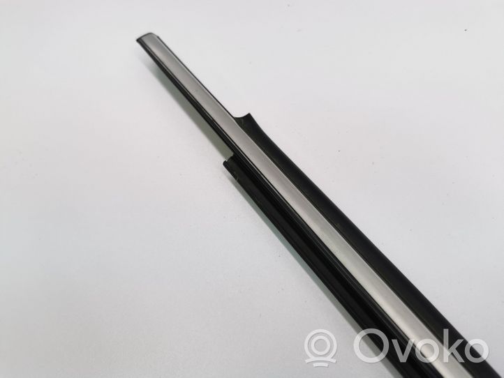 Toyota Avensis T250 Rivestimento modanatura del vetro della portiera anteriore 