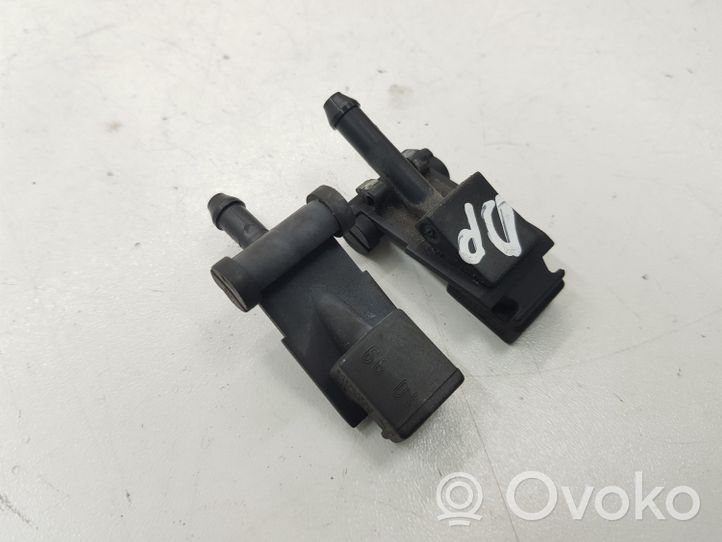 Volkswagen New Beetle Windshield washer spray nozzle 3B0955985