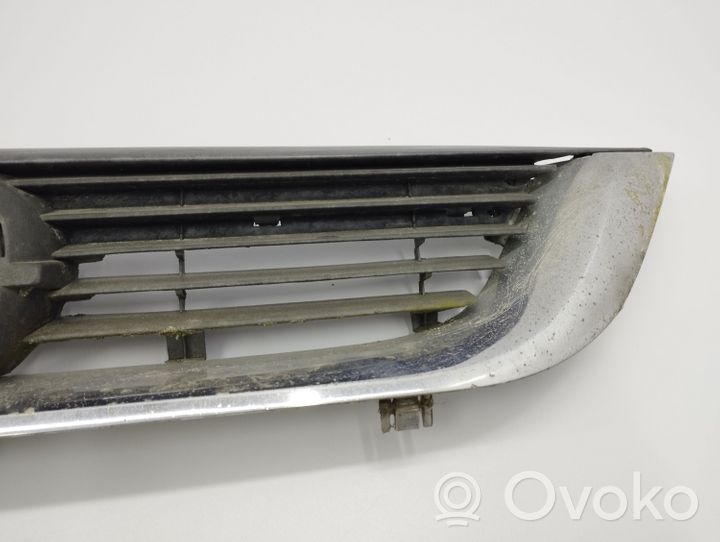 Opel Vectra B Griglia superiore del radiatore paraurti anteriore 