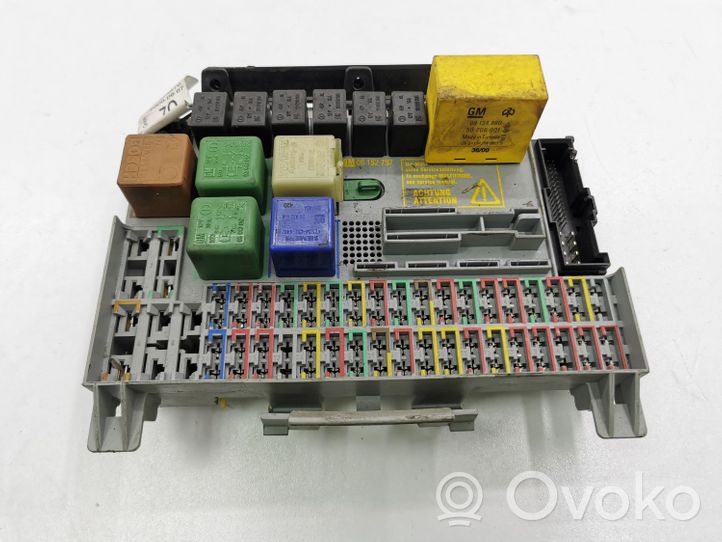 Opel Vectra B Fuse module 90505470