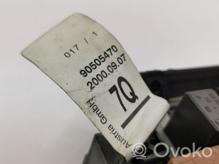 Opel Vectra B Module de fusibles 90505470